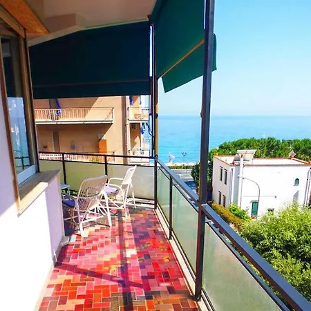 Διαμέρισμα Ampio Molto Confortevole, 7 Posti Letto *
